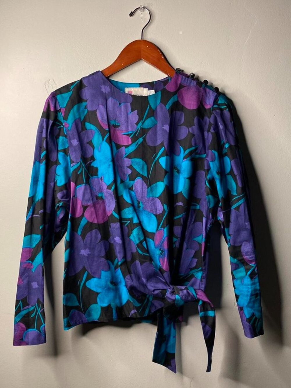 80s vintage blouse purple and blue about a size medium